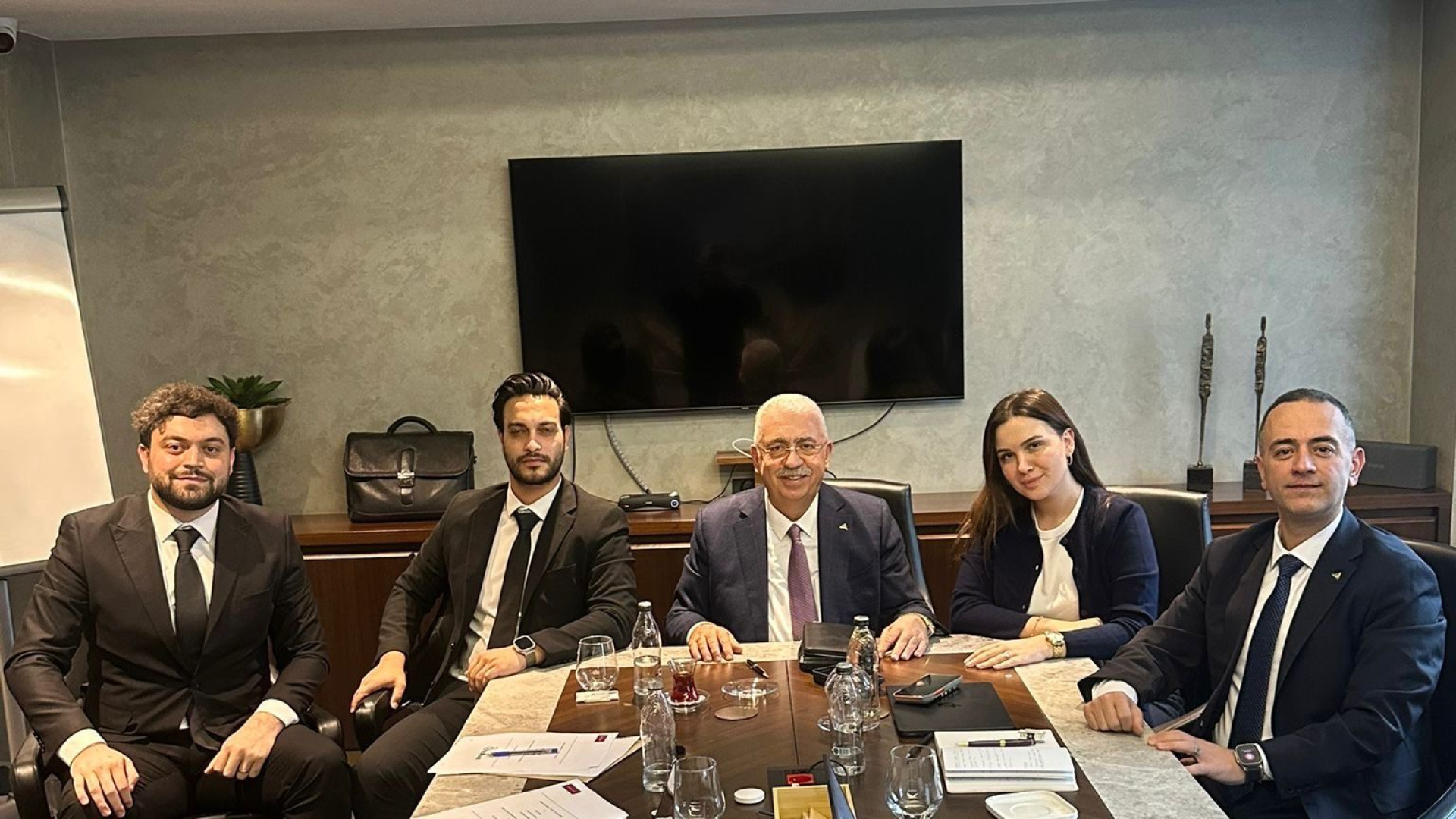 Ahlatcı Holding, BixCod Teknoloji'yi Satın Alarak Yapay Zekâ Ekonomisine Geçiş Yaptı