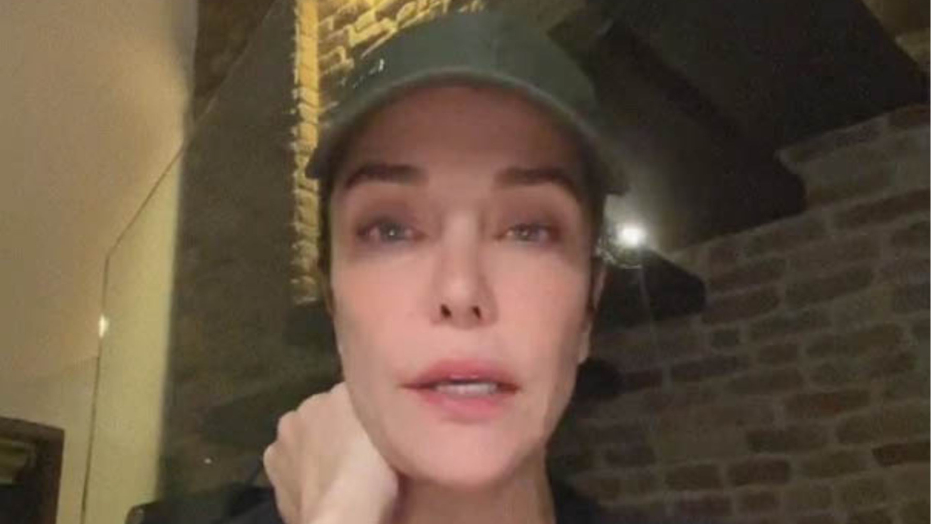 Deniz Akkaya'ya zorlama hapis