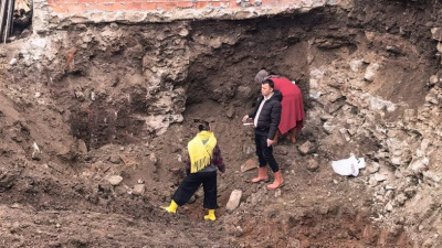 Temel kazısında bulundu, çalışmalar durduruldu