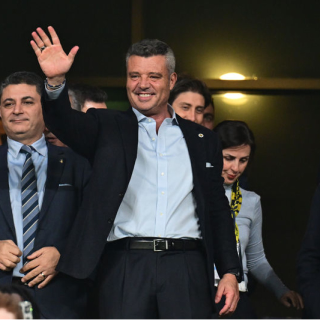 Serbest kalan Saran taraftarları selamladı