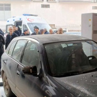 Otomobil döner salonuna girdi