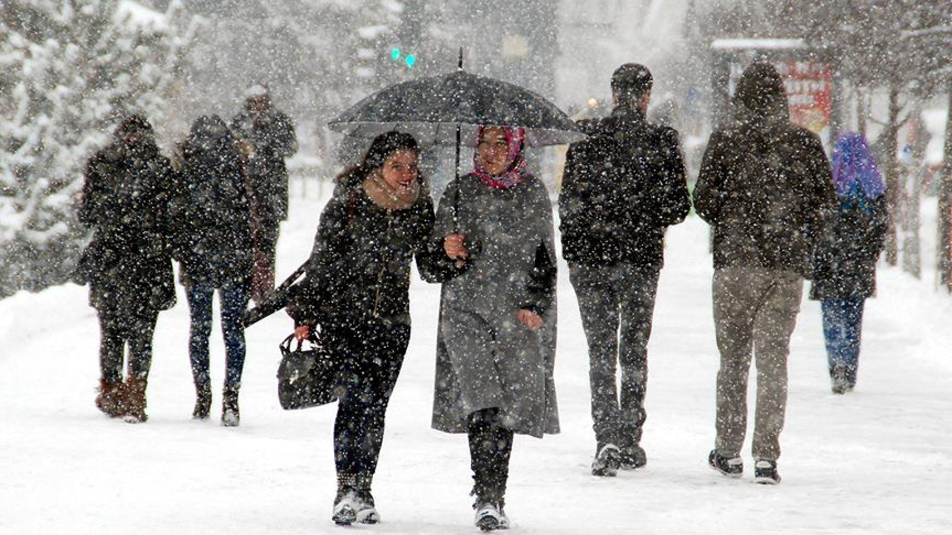 İstanbul'a kar yağacak mı, ne zaman yağacak? İstanbul'a yılbaşında kar bekleniyor mu? Meteoroloji tahmini ile İstanbul hava durumu