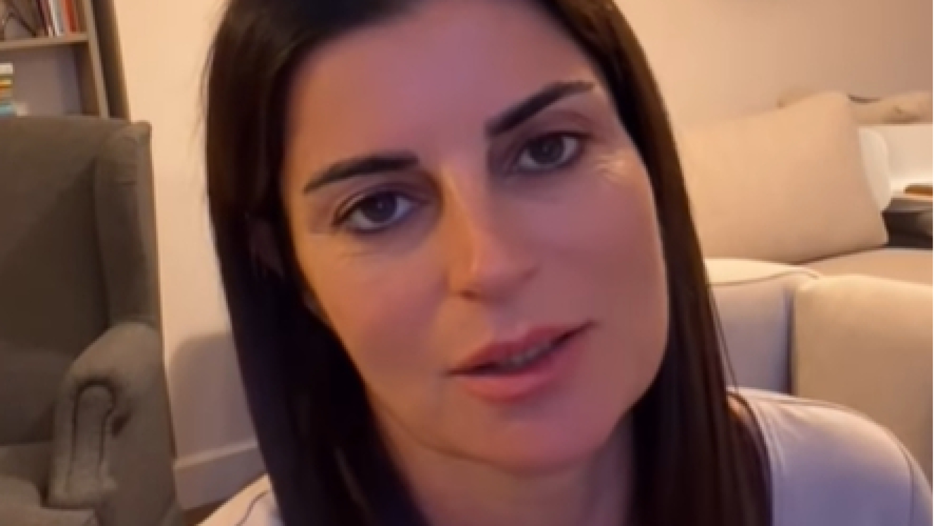 Ece Vahapoğlu'nun Kanser Ameliyatı Boğaz Enfeksiyonu Nedeniyle Ertelendi