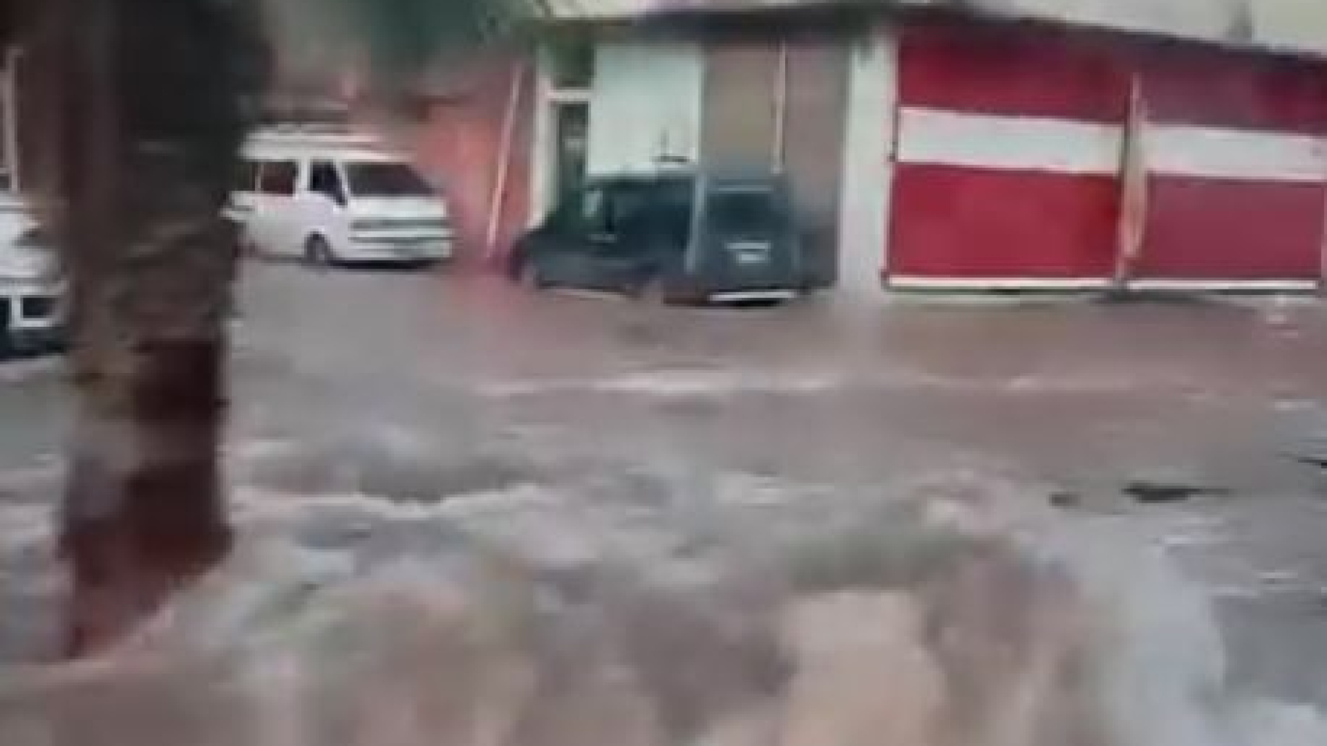 Son dakika: Adana'da patlayan içme suyu borusu sok…