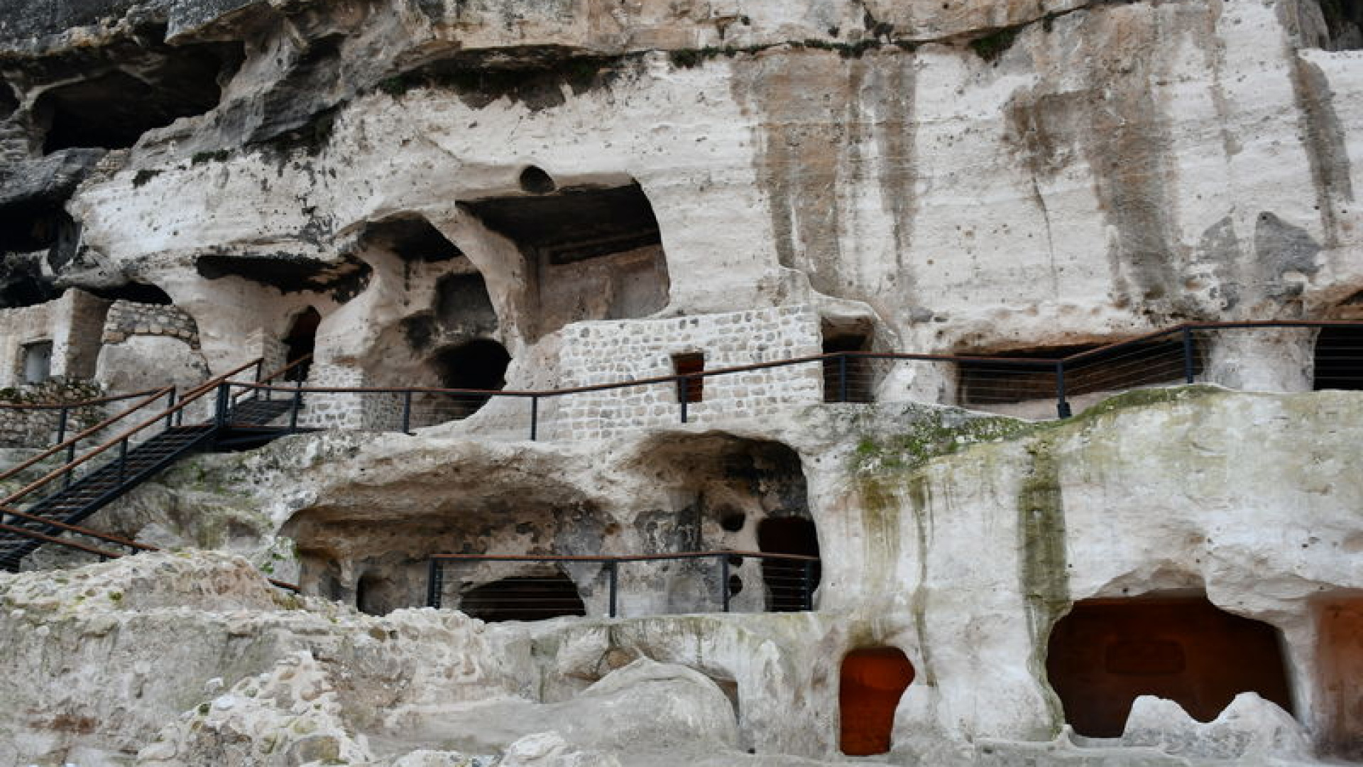 Hasankeyf’te restore edilen 10 mağara turizme açıldı