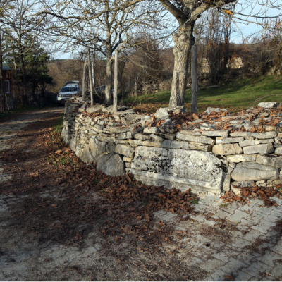 Köy duvarlarında kullanılmış! Roma dönemine ait