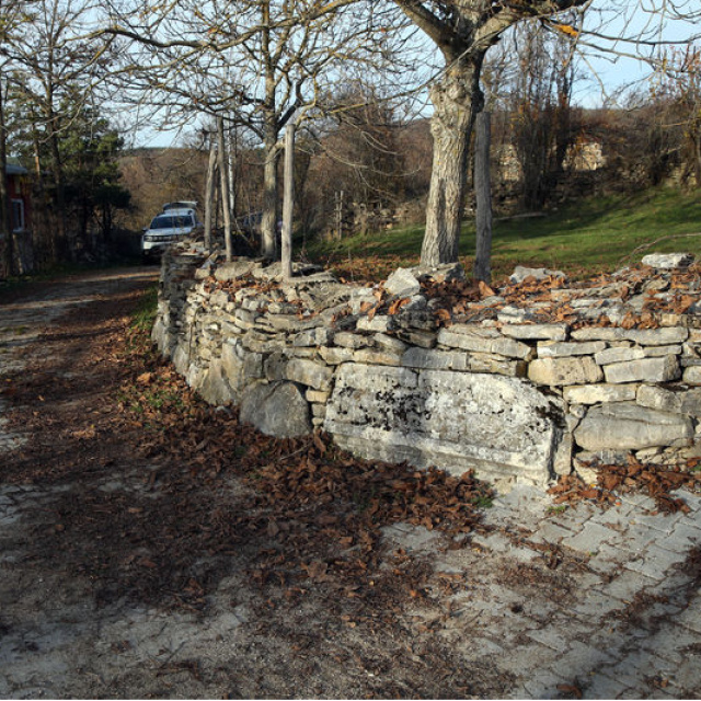 Köy duvarlarında kullanılmış! Roma dönemine ait