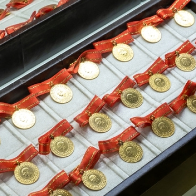 Altın rekor tazeledi