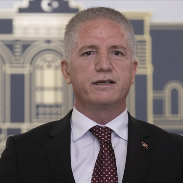 Vali Gül: Sokakta kalan kişileri 112'ye bildirin