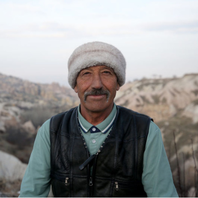 Ortaokul mezunu... Kapadokya'yı 9 dilde tanıtıyor