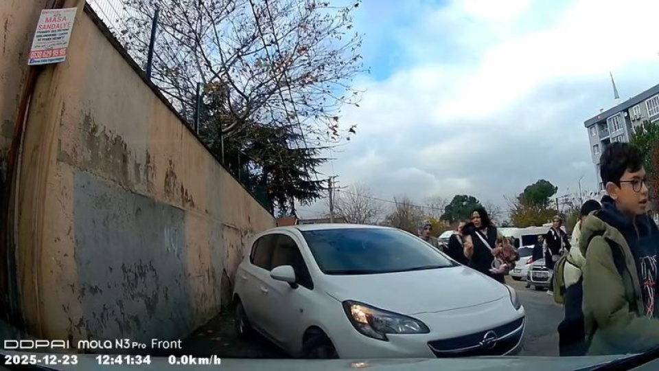 Öğrencilerin üzerine sürdü!