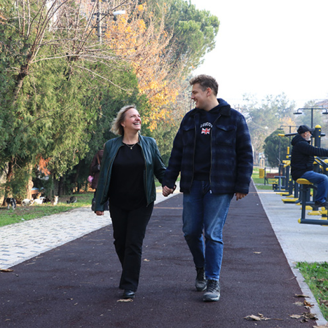Diyalize mahkum olmaktan annesinin böbreğiyle kurtuldu
