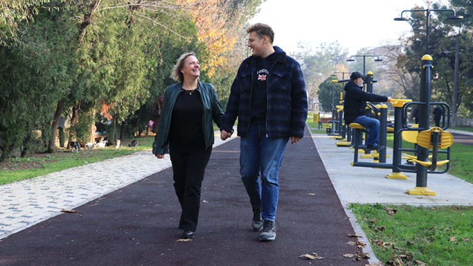 Diyalize mahkum olmaktan annesinin böbreğiyle kurtuldu