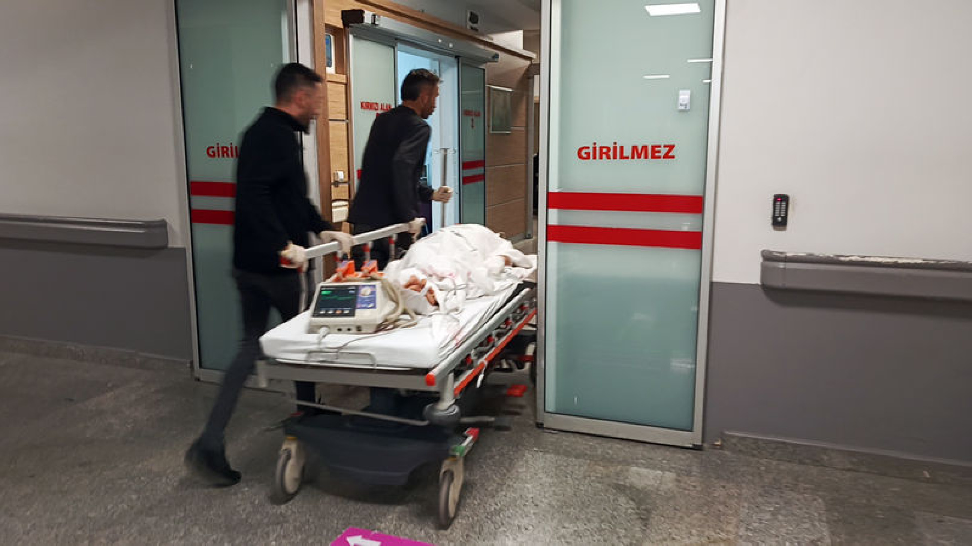 Karaman'da Boşanma Sürecindeki Eşini Sokak Ortasında Bıçakladı