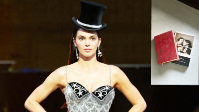 'Kürk Mantolu Madonna'yı paylaştı