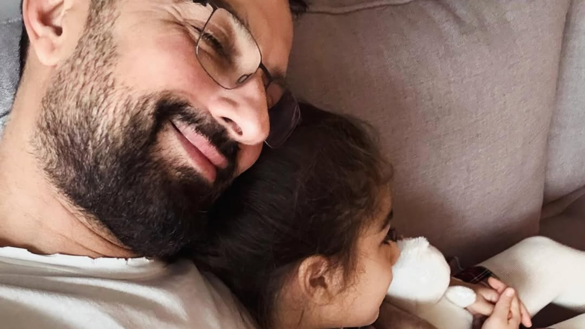 Tarkan'dan Babalık İtirafı: 'Liya'yla Geçirdiğim Zamanlar En Sevdiğim Zamanlar'