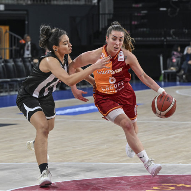 Derbide G.Saray, Beşiktaş'ı devirdi!