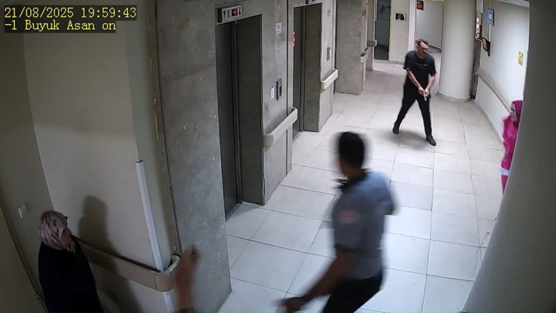 Boşanma aşamasındaki eşini hastanede kovalayıp, vurmuştu; görüntüleri ortaya çıktı