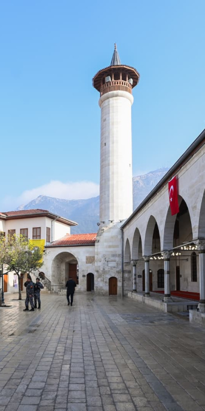 Tarihi yapılar ayağa kaldırıldı