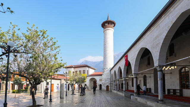 Tarihi yapılar ayağa kaldırıldı