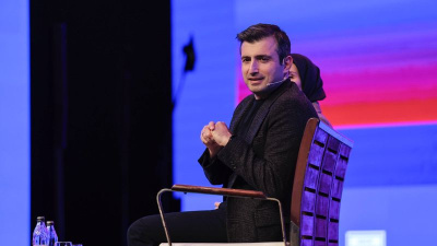 Bayraktar: Geleceğe yürüyebilmek için farklı olmanız gerekiyor