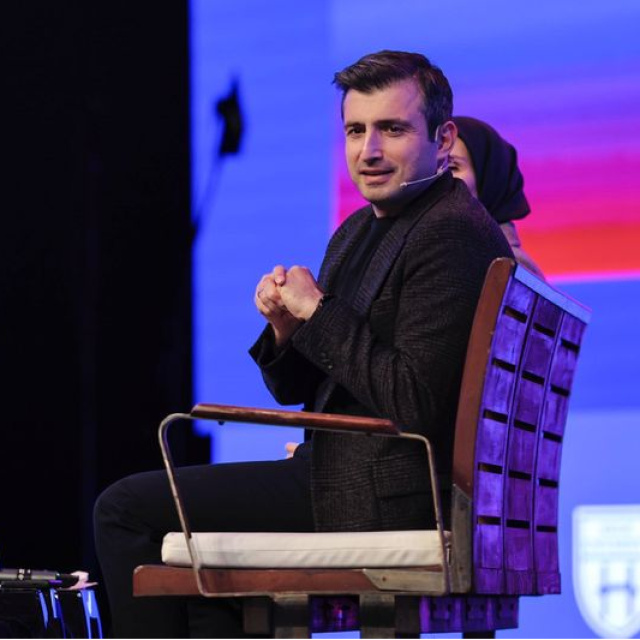 Bayraktar: Geleceğe yürüyebilmek için farklı olmanız gerekiyor