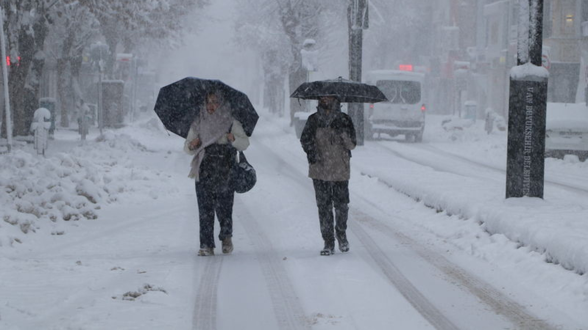 Van'da Kar Felaketi: 569 Yerleşim Yeri Ulaşıma Kapandı