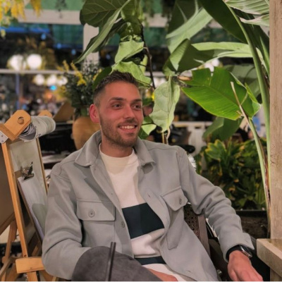 Feci kaza! Otomobil alt geçide düştü