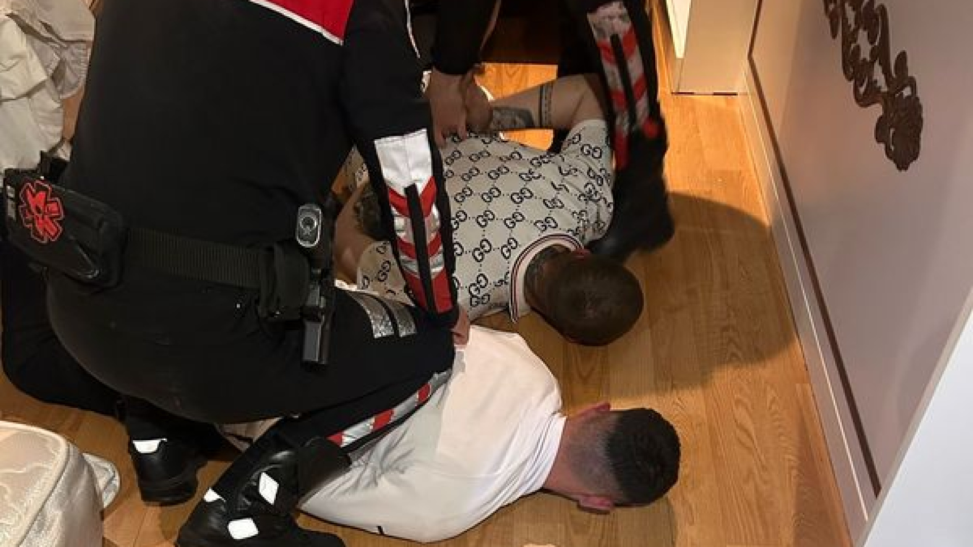 Otel odasında kalaşnikof bulundu! | Son dakika haberleri