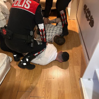 Otel odasında kalaşnikof bulundu!