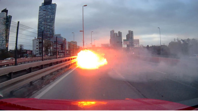 Makas attı, alev aldı, motoru fırladı!