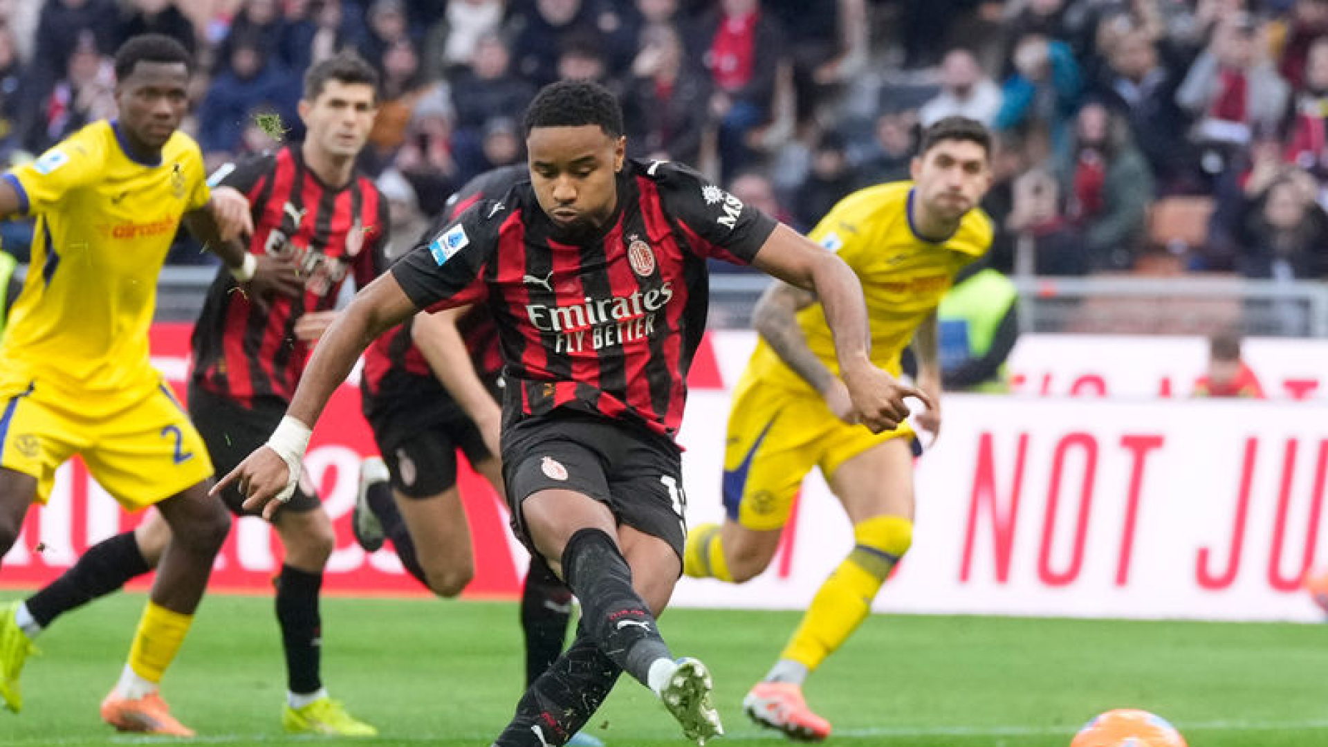 Milan, Hellas Verona'yı 3-0 Mağlup Etti: Nkunku Serie A'da İlk Gollerini Attı
