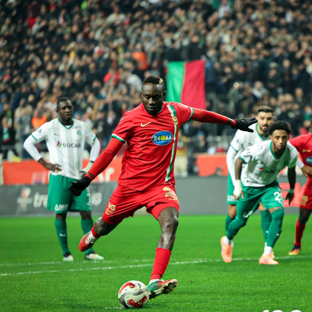 Amedspor, ilk yarıyı lider tamamladı!