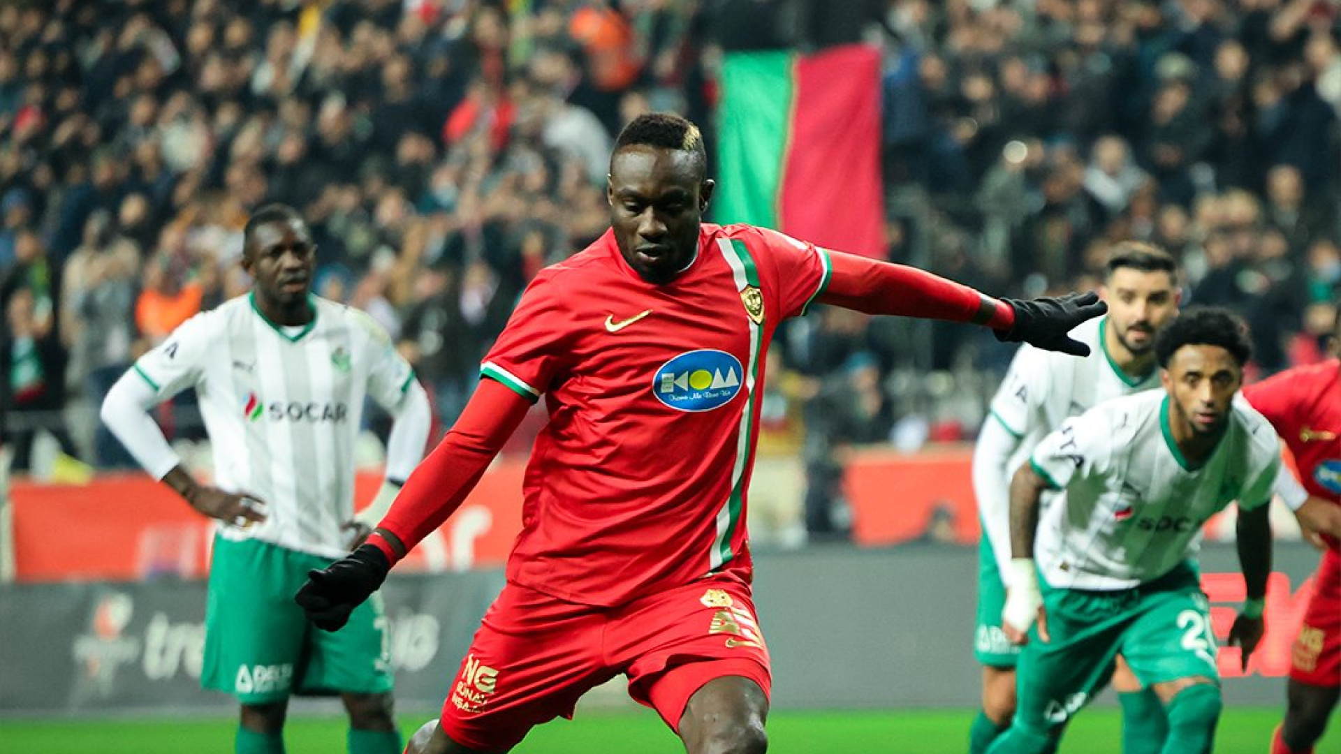 Amed SK, Iğdır FK'yı 3-0 Mağlup Ederek Ligi Lider Kapattı