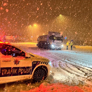 Bolu Dağı'nda ağır tonajlı araçların geçişine izin verilmiyor
