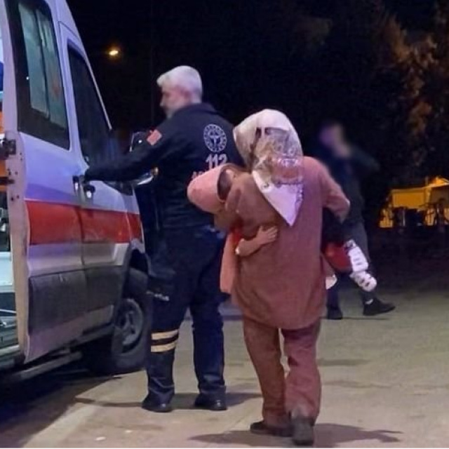 Üzerine şifonyer devrilen çocuk yaralandı