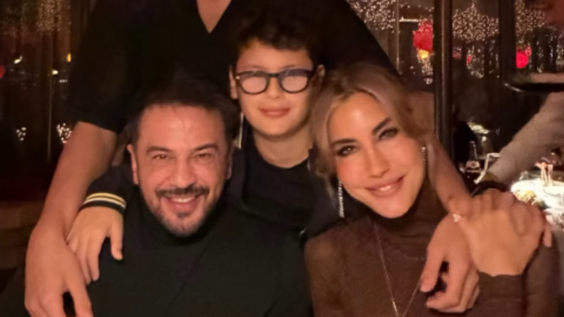 Çağla Şıkel ile Emre Altuğ çocukları Kuzey ve Uzay ile birlikte 2026'yı erken kutladı