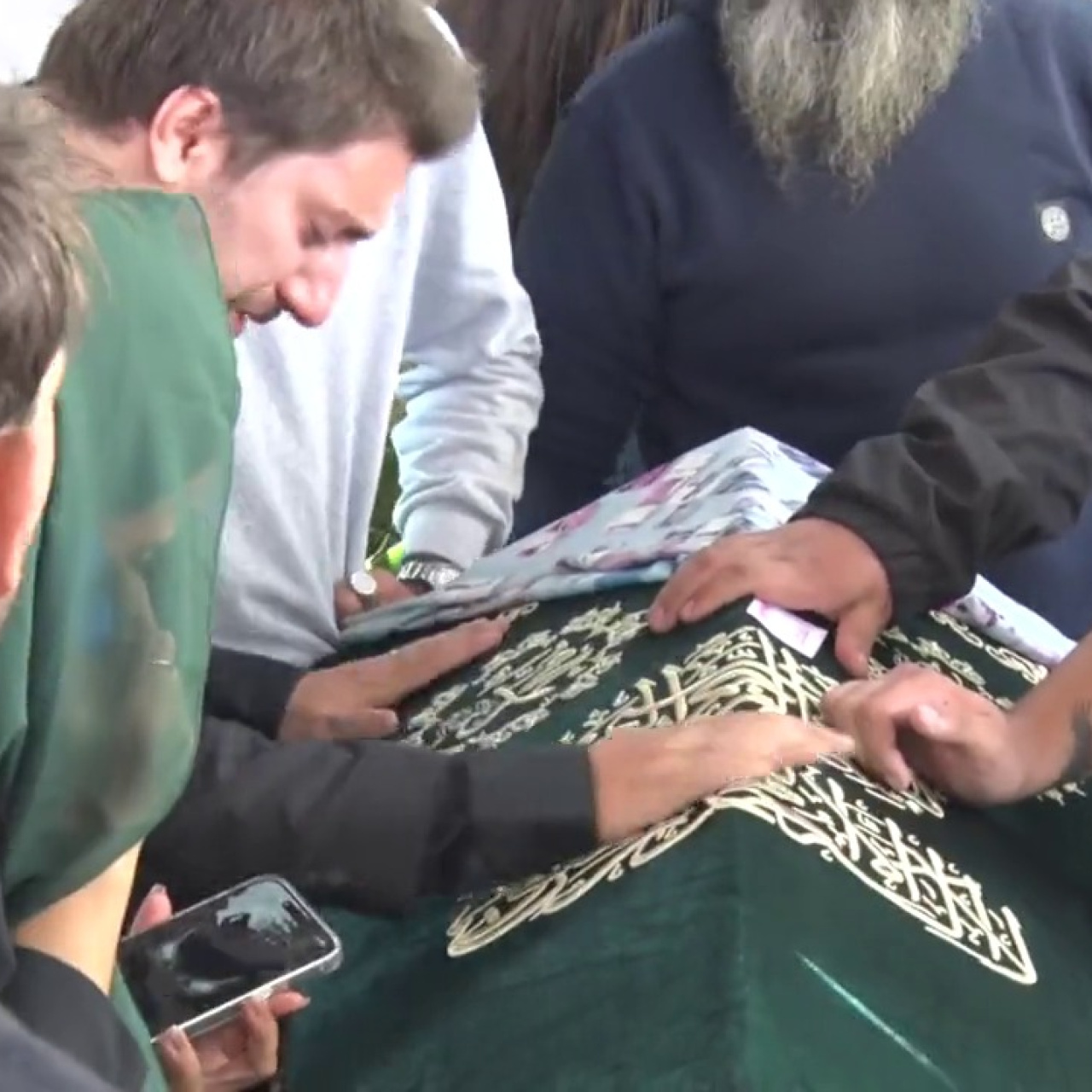 Cenazedeki haline açık getirdi