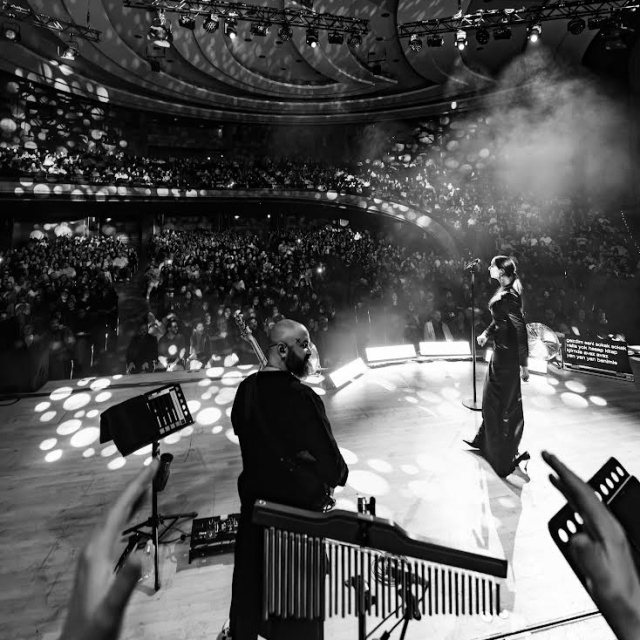 Beethoven Salonu'nda şarkı söyledi