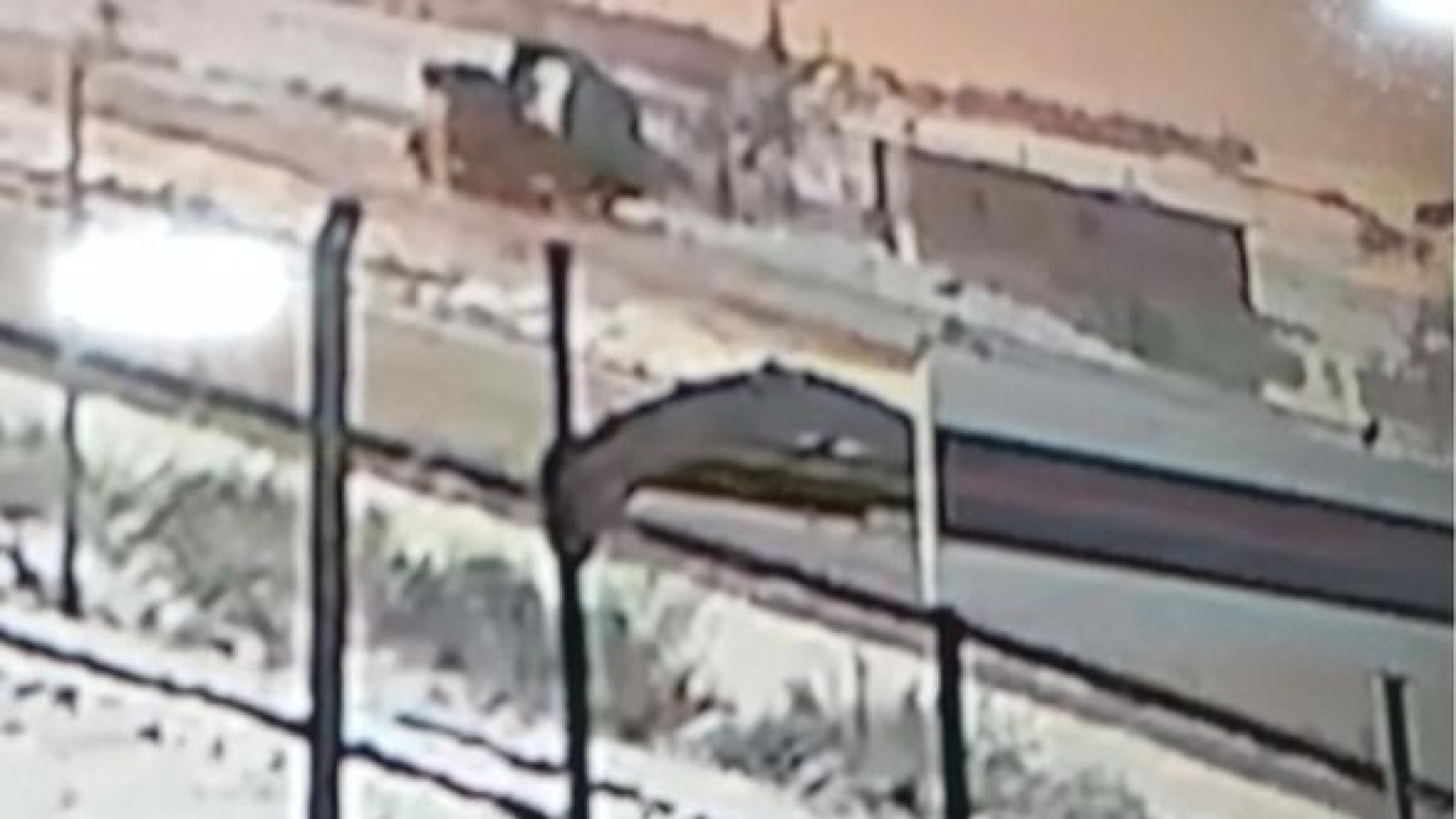 Son dakika: Nevşehir’de kayganlaşan yolda TIR kaza yaptı: O anlar kameralara yansıdı | Son dakika haberleri