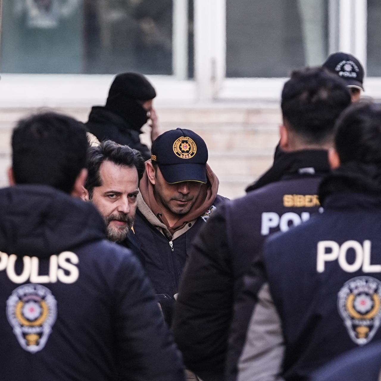 Bahis soruşturmasında 26 kişi adliyede