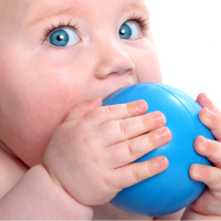 Bebekler neden her şeyi ağzına götürür?