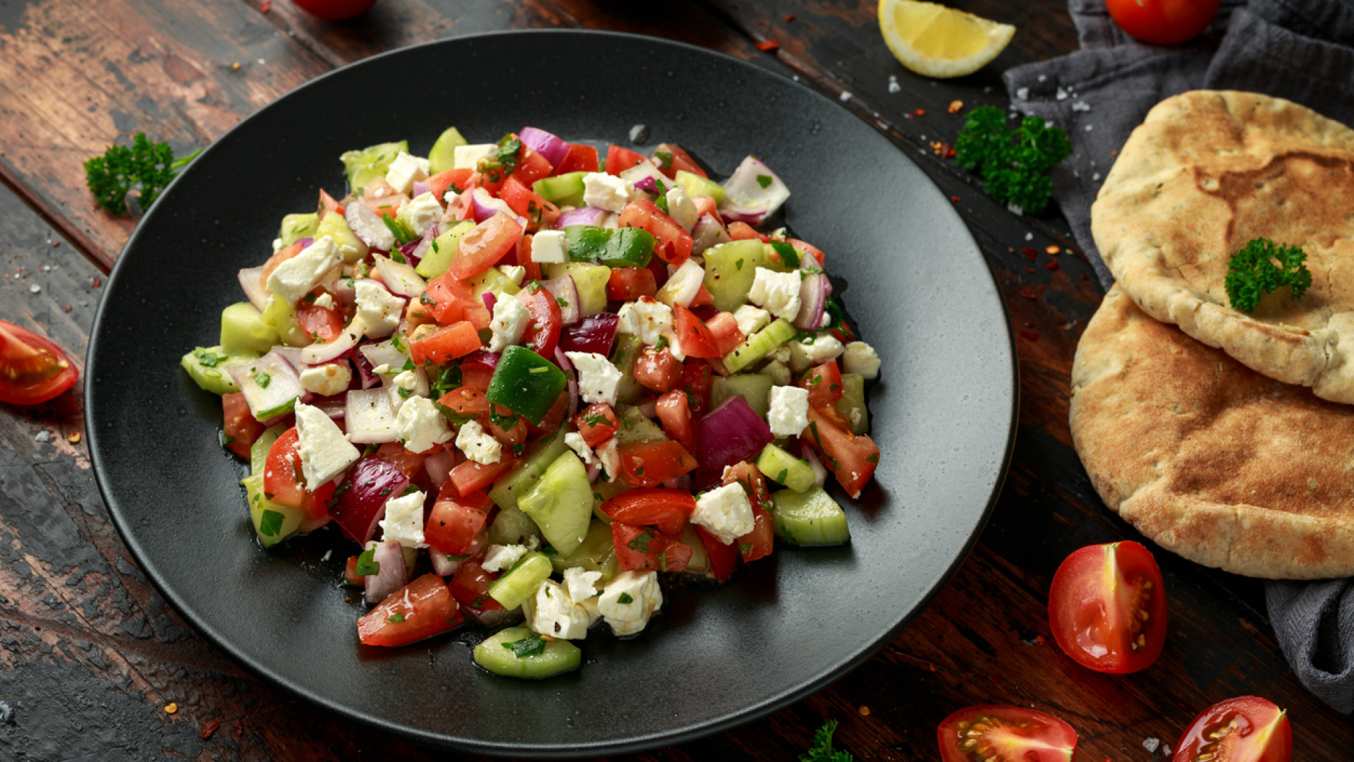 Türk Sofralarının Lezzet Sırları: 10 Geleneksel Salata Tarifi