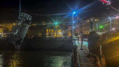 Otomobil nehre düştü: 1 ölü, 1 yaralı