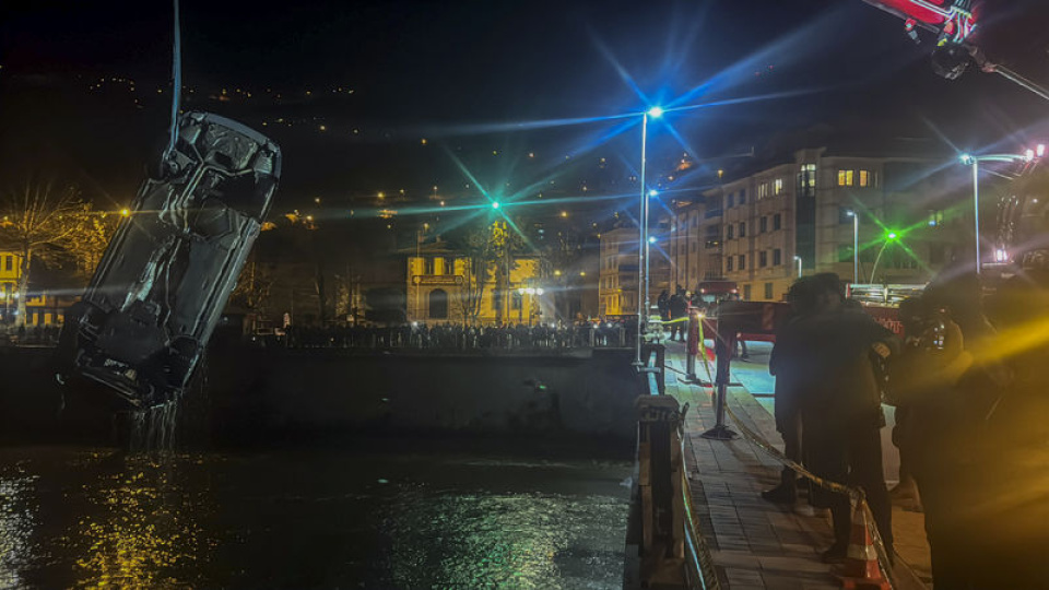 Otomobil nehre uçtu: 1 ölü, 1 yaralı