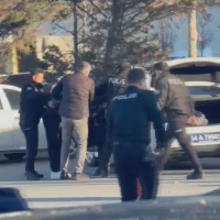 Takip ettiği çocuğa ateş etti, başkasını vurdu!