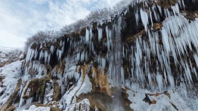 Dev sarkıtlar oluştu! Dipsizgöl'de kış güzelliği