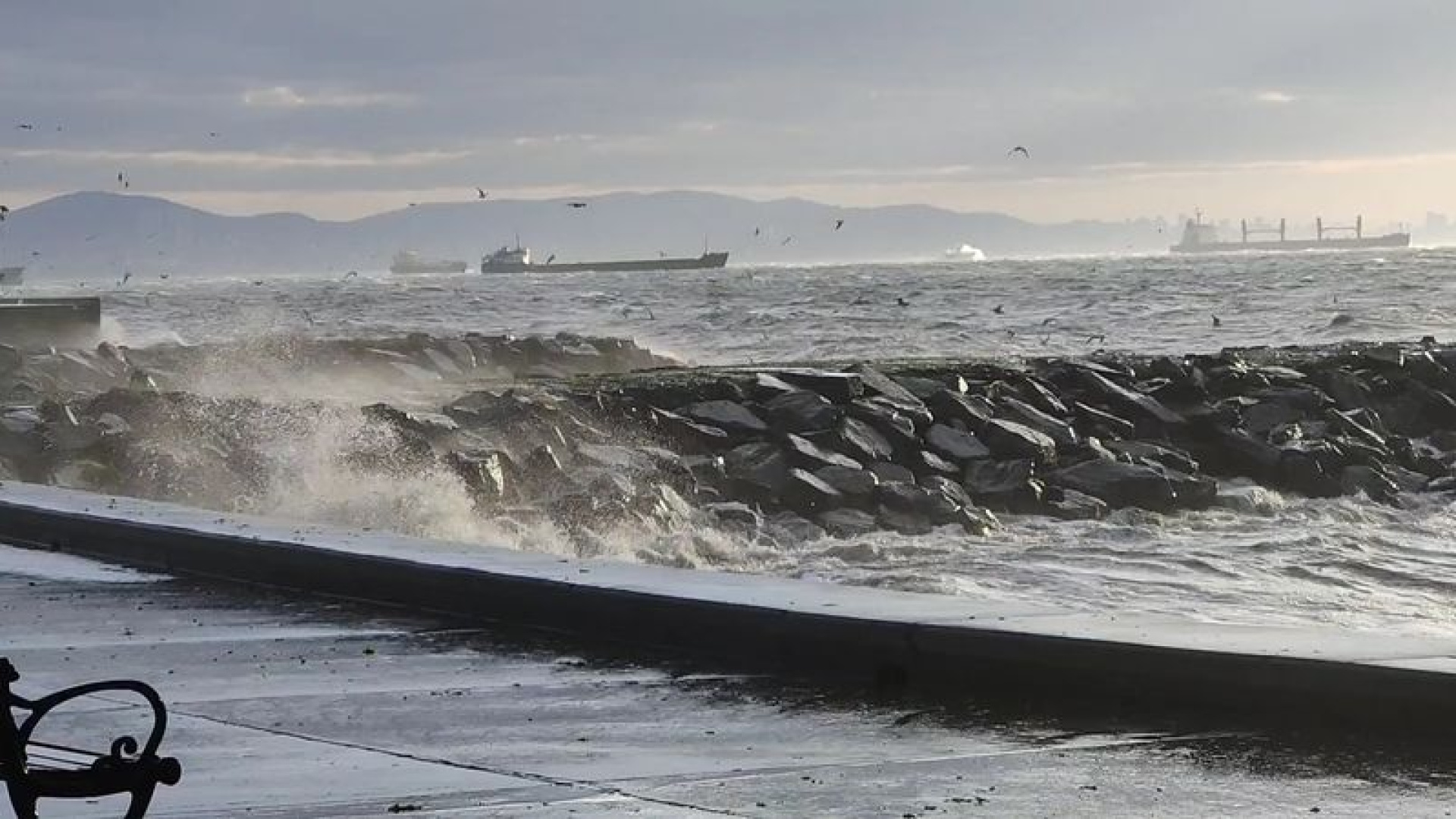 Fırtına nedeniyle Adalar'da vapur engeli | Son dakika haberleri