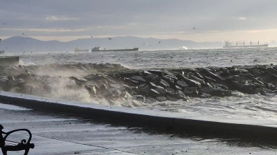 Fırtına nedeniyle Adalar'a vapur engeli