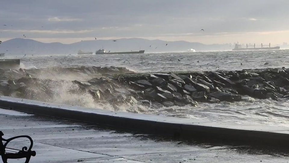Fırtına nedeniyle Adalar'a vapur engeli